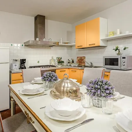 Casa Simonetta, Modern And Antique Ground Floor Inside The Walls Of Apartment *